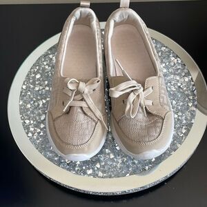 Comfortable women’s casual slip on walking shoes beige white faux leather loafer